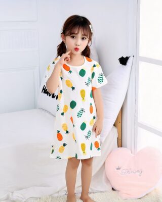 Short-sleeved pineapple pattern nightgown for girls worn by a little girl in a house