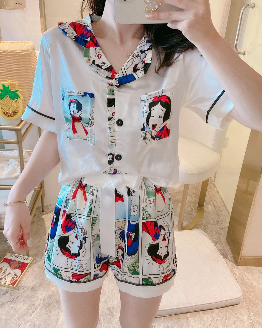 White silk pajamas with short sleeves, Snow White pattern, worn by a woman in a house