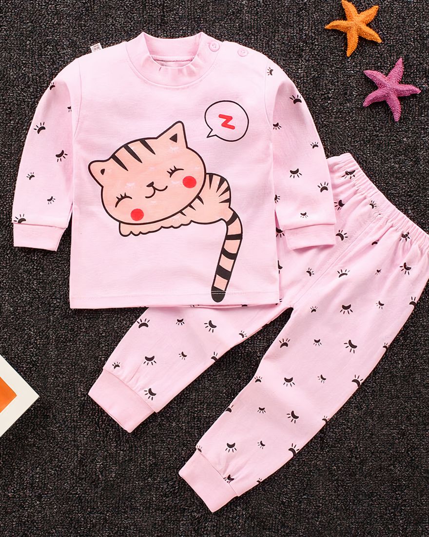 Two-piece cotton cat pajama set for girl on a fashionable carpet