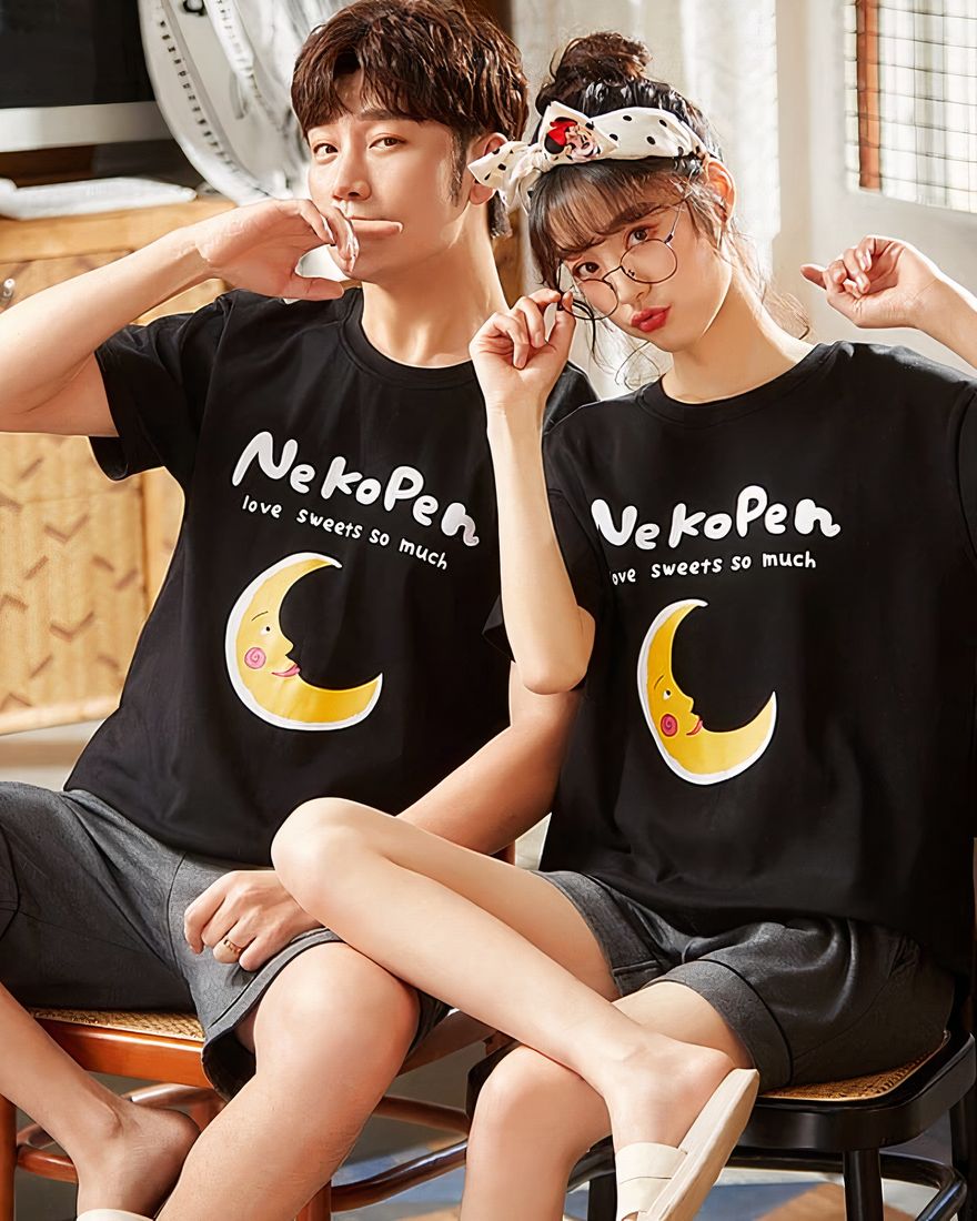 Two-piece pyjama t-shirt and shorts black half moon pattern for couple