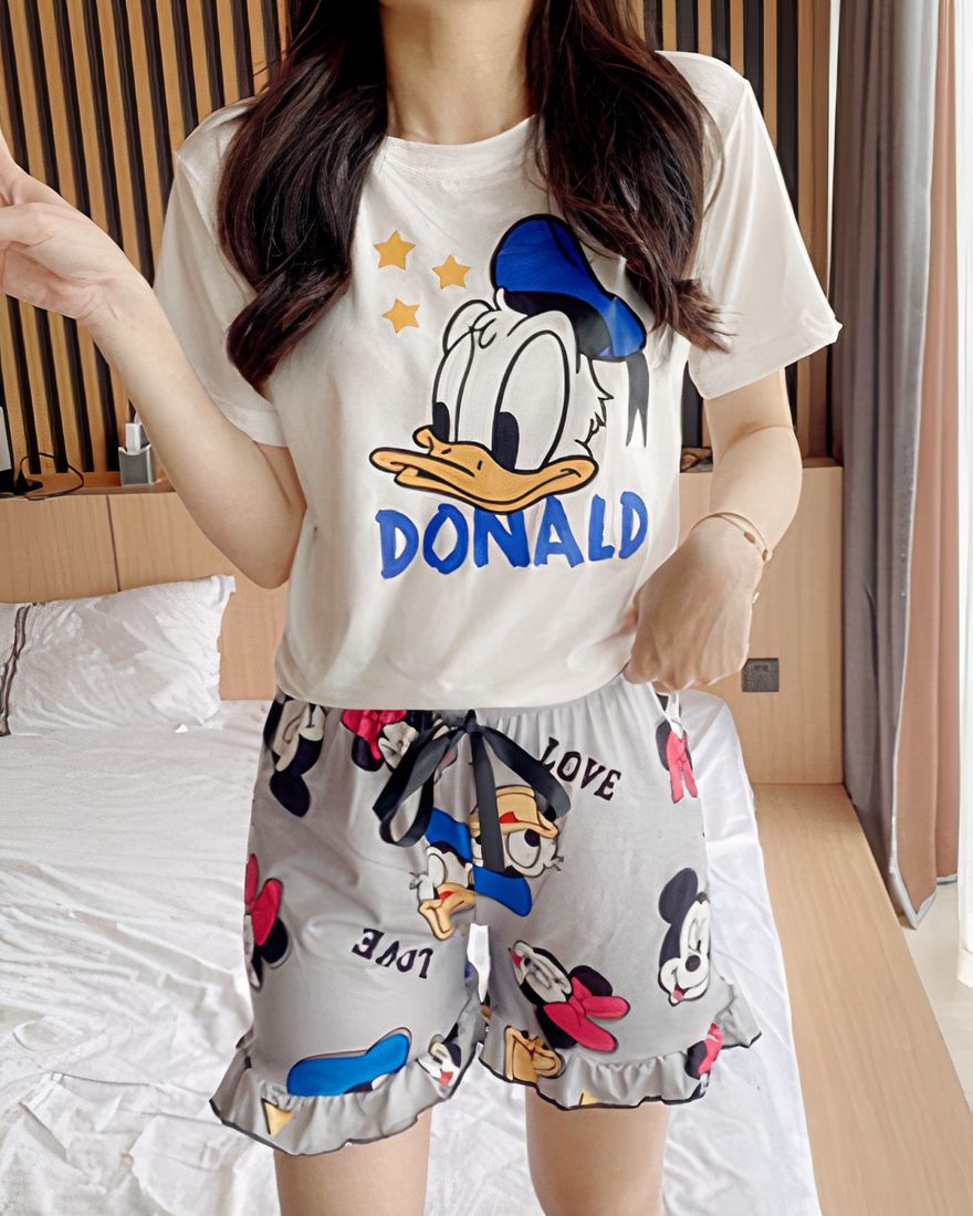 Donald printed cotton summer pajama set worn by a fashionable woman