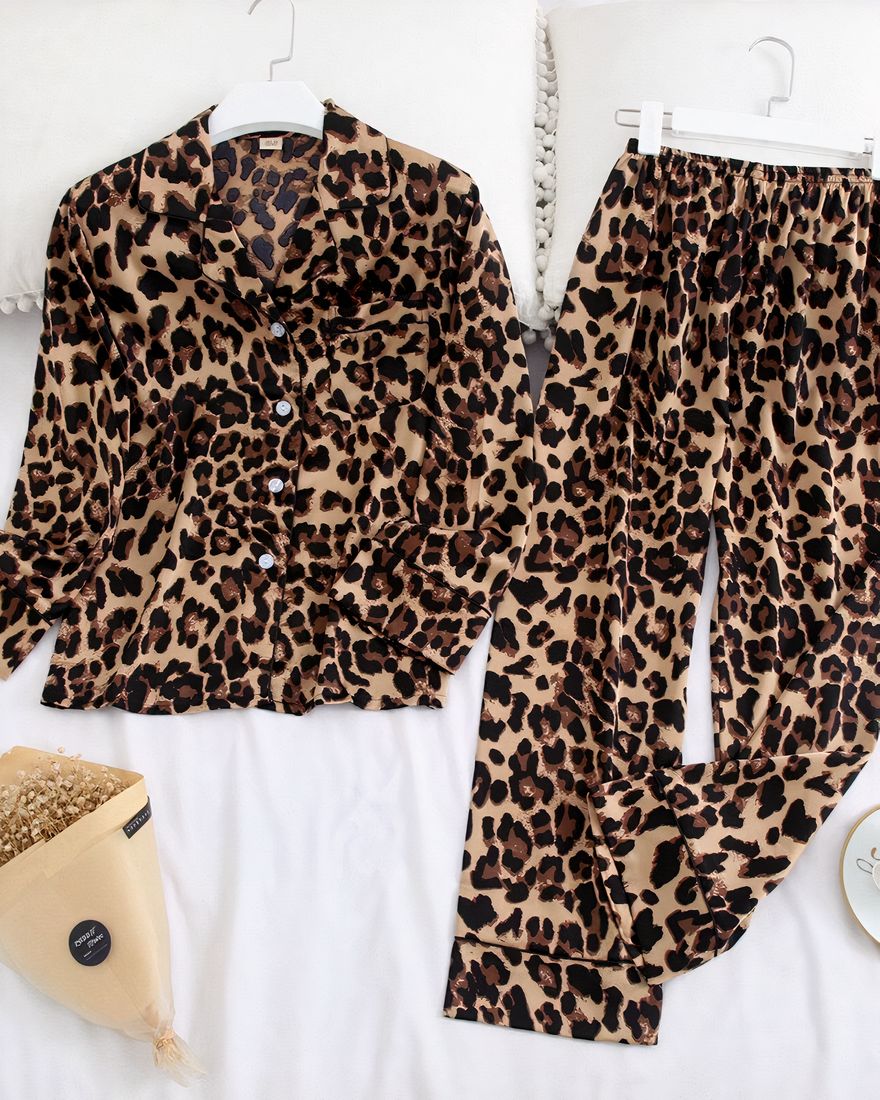 Two-piece long-sleeve pajamas with a fashionable leopard print collar on a belt