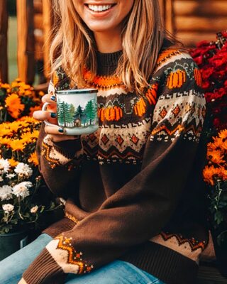 Women's knitted sweater for the Christmas season brown high quality worn by a very fashionable woman