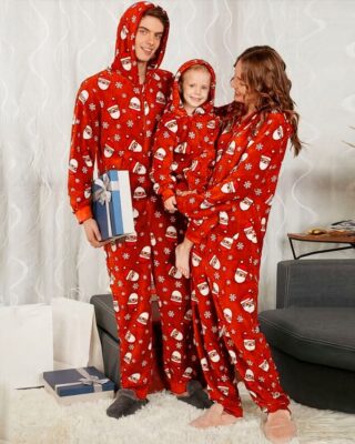 Hooded Christmas pajama suit for the whole family, worn by a family in front of a sofa in a house