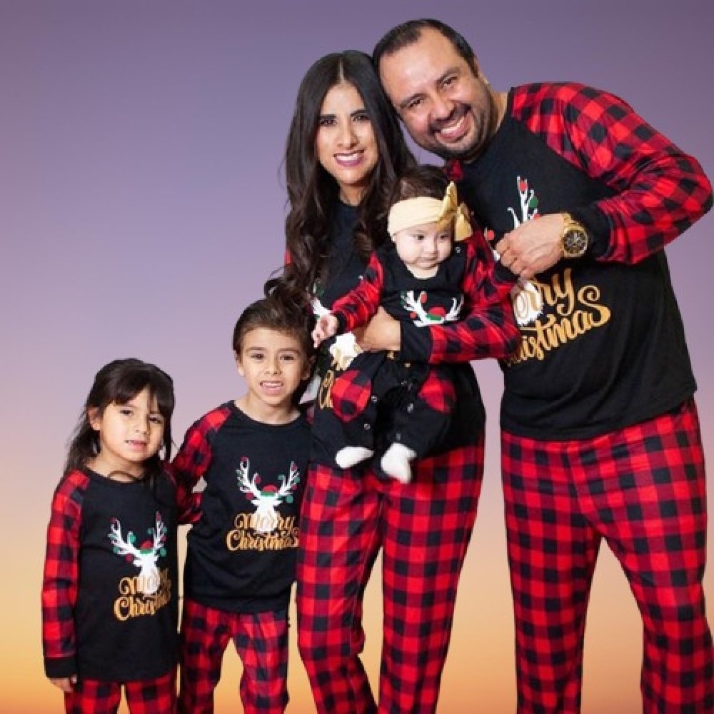 Fashionable full Christmas pajamas for the whole family