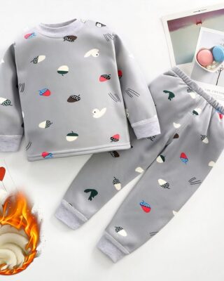 Pajamas with printed cotton boys gray with ducks on a white background with objects on the side