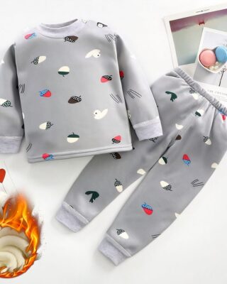 Pajamas with printed cotton boys gray with ducks on a white background with objects on the side