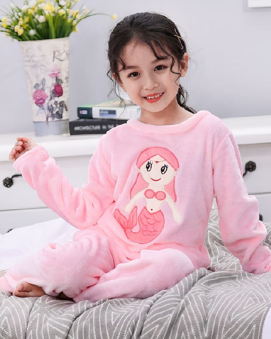 Long-sleeved flannel pajamas with mermaid pattern for a girl worn by a little girl on a bed in a house