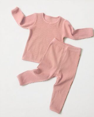 Two-piece pyjamas in pink cotton with white background