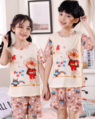 Summer pajamas with cartoon pattern for children worn by a little boy and a little girl inside a house with a frame hanging on the wall