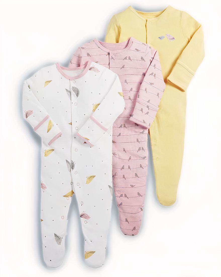 3-piece pyjama suit with feather and bird print for baby with white background