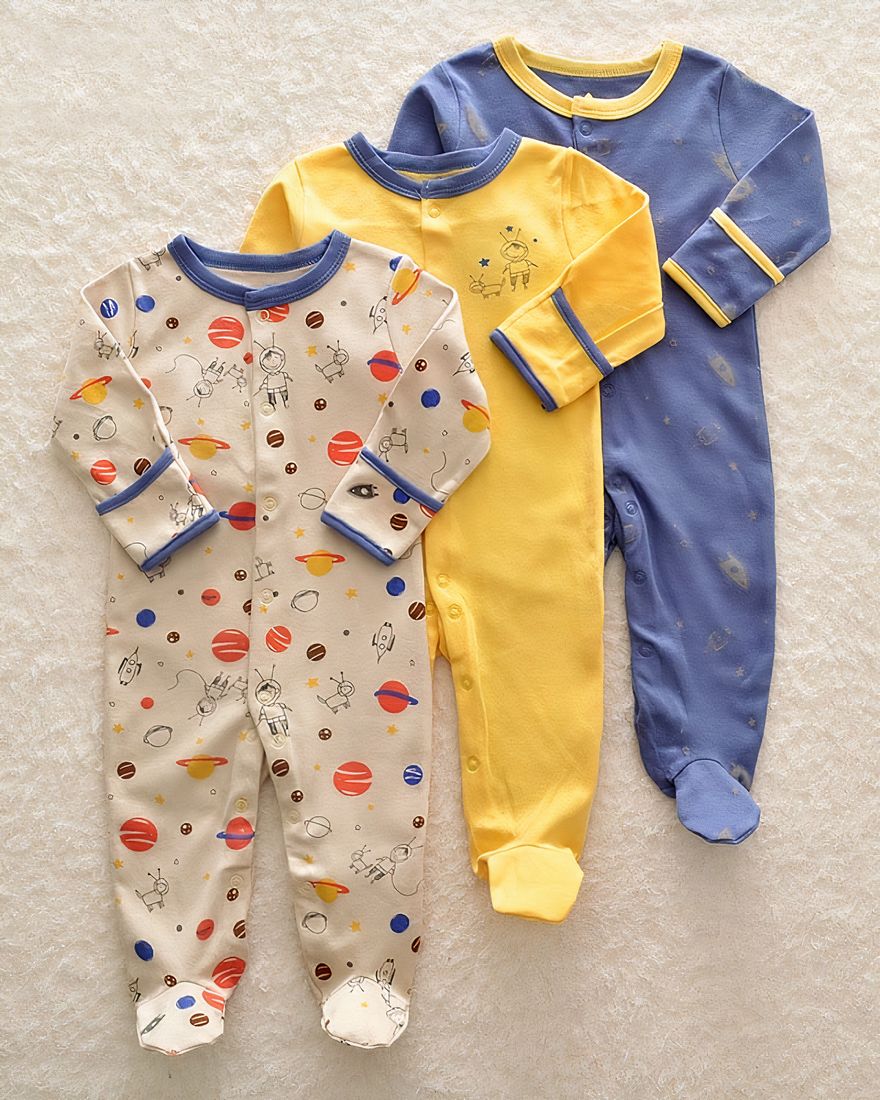 3-piece space and astronaut pajama suit for baby with beige background