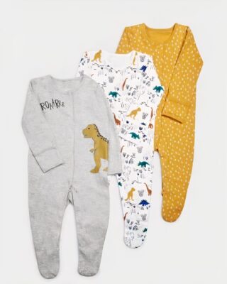 3-piece baby pyjama suit with dinosaur design and grey background