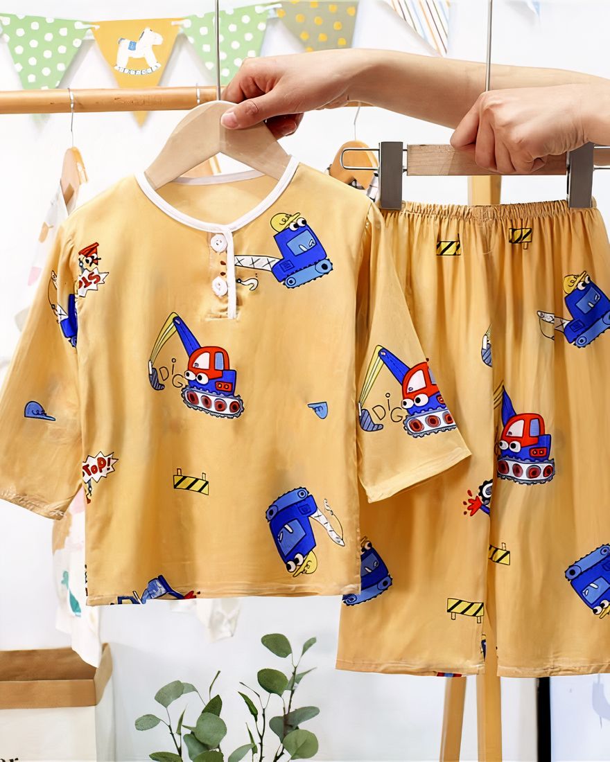Yellow cotton pajamas with tanque pattern for boys